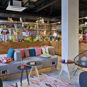 Moxy Humboldthain Park Hotel